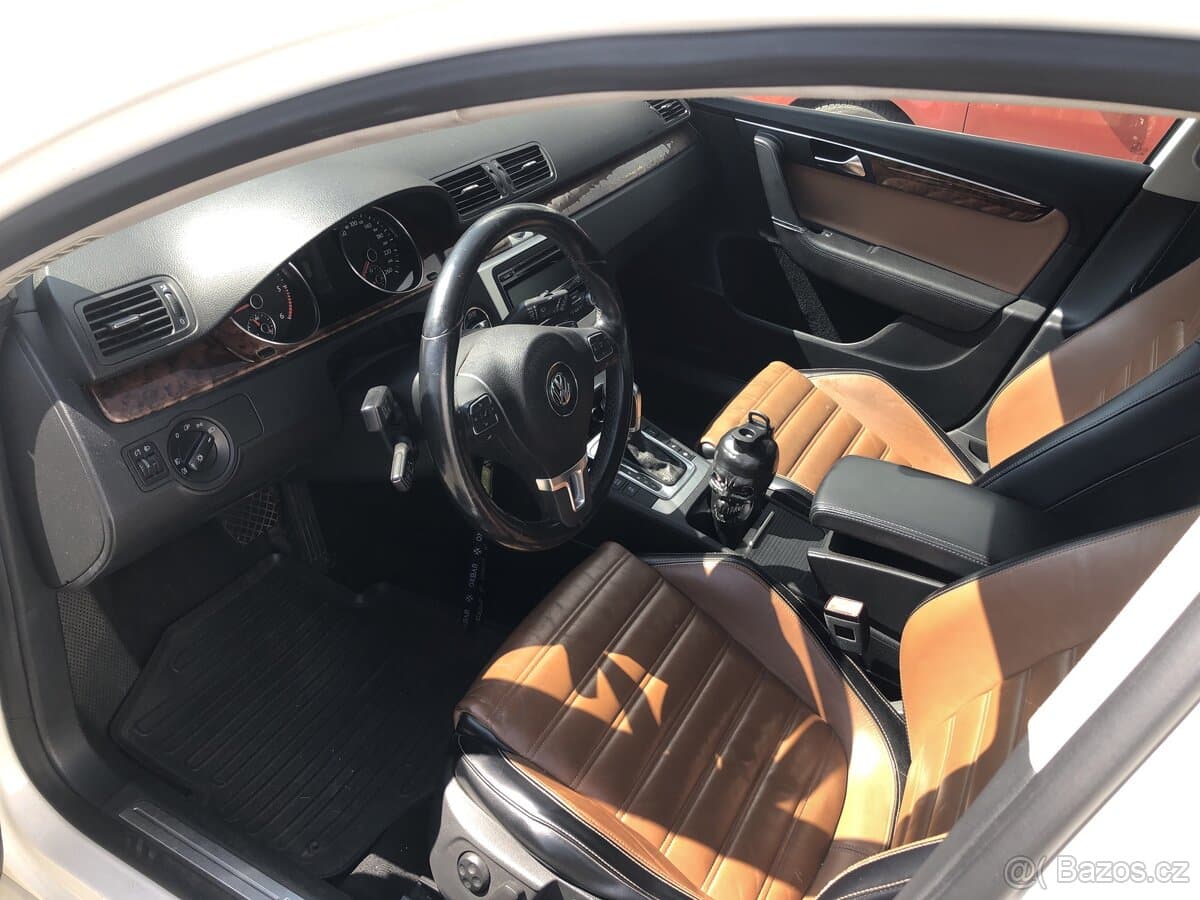 2011 Volkswagen PASSAT - 6
