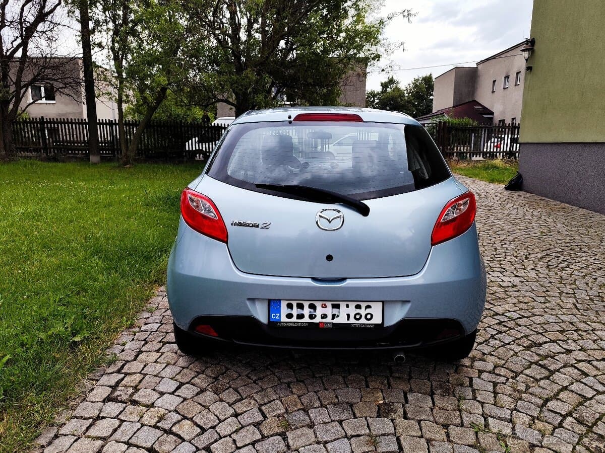 2011 Mazda 2 - 6