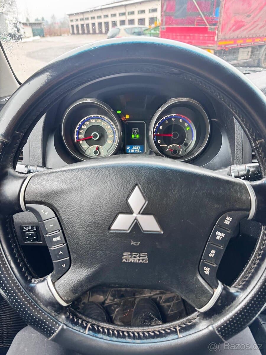 Mitsubishi PAJERO - 6