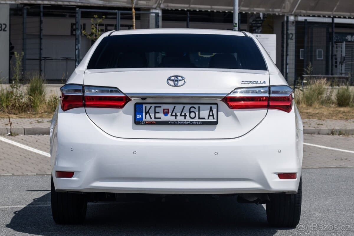 2017 Toyota COROLLA - 6