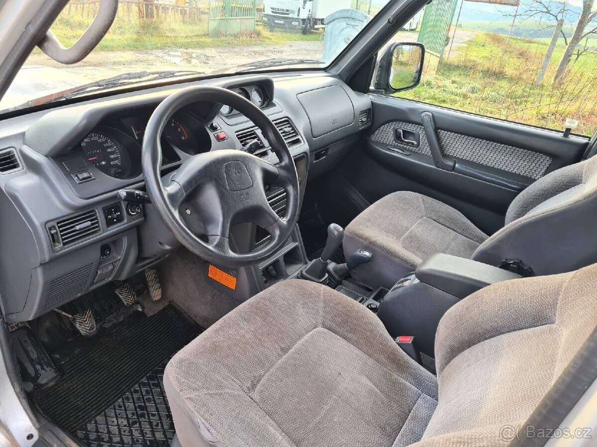 Mitsubishi PAJERO - 6