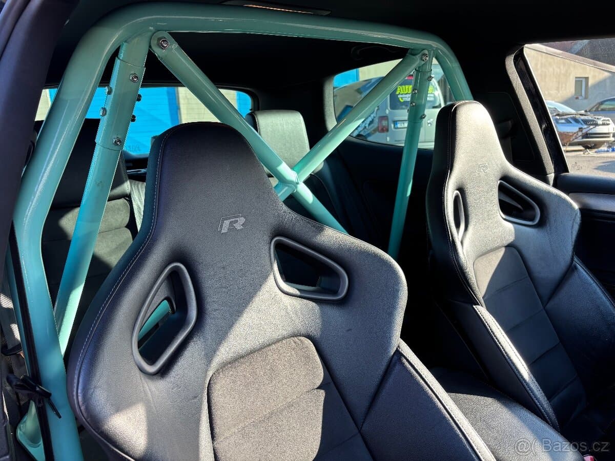 Volkswagen GOLF - 6