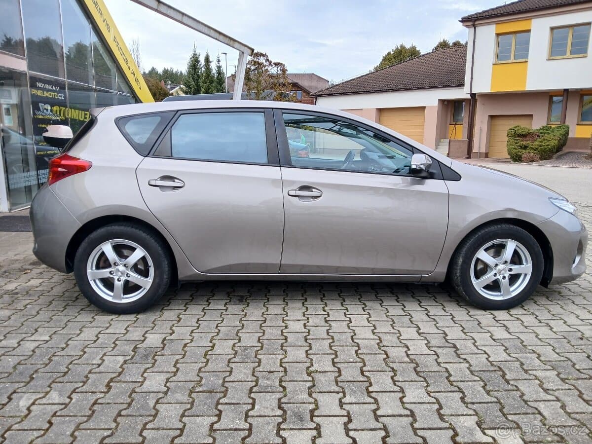 2014 Toyota AURIS - 6
