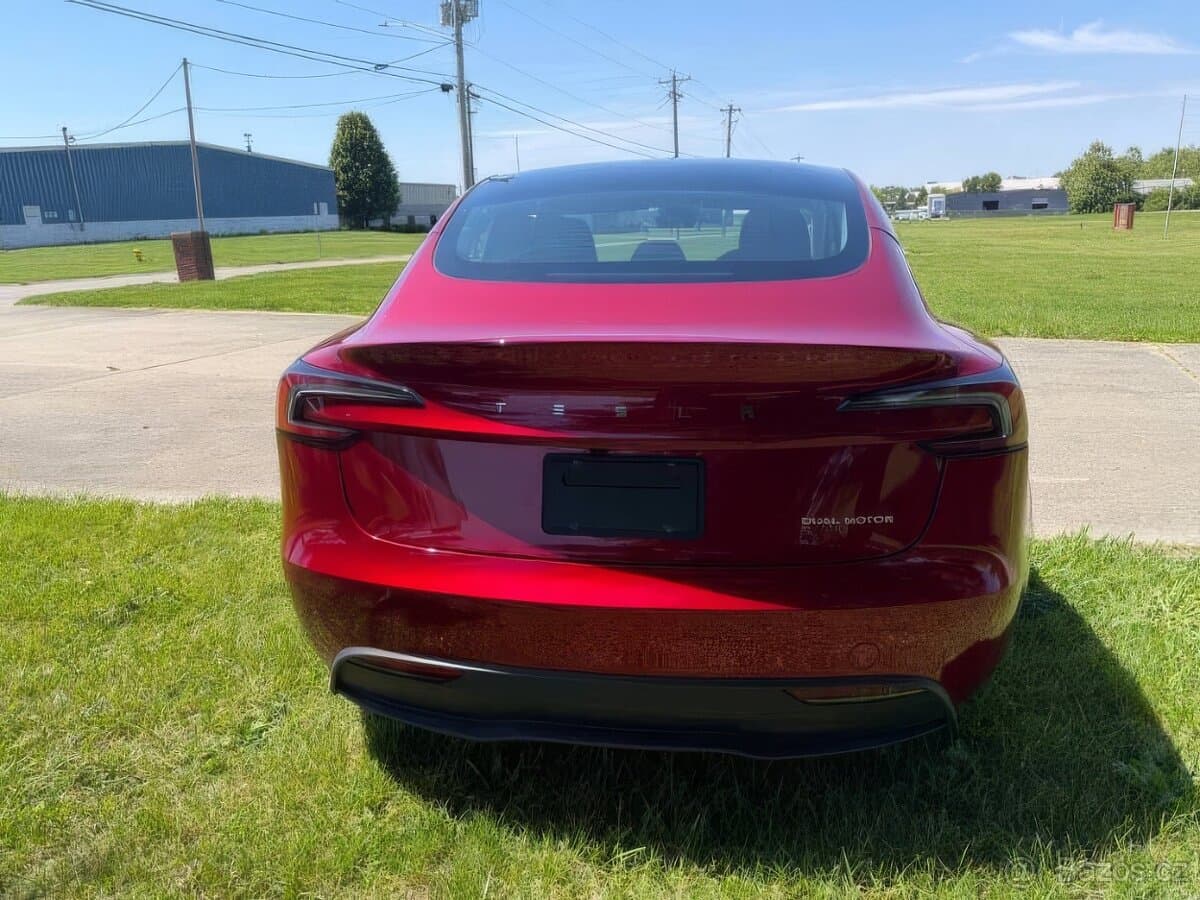 2025 Tesla MODEL 3 - 6