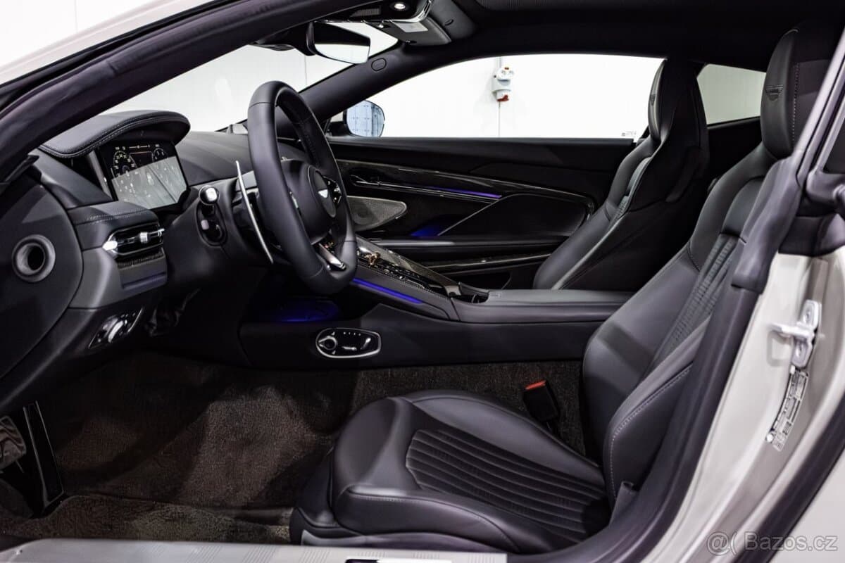 2025 Aston Martin DB12 - 6