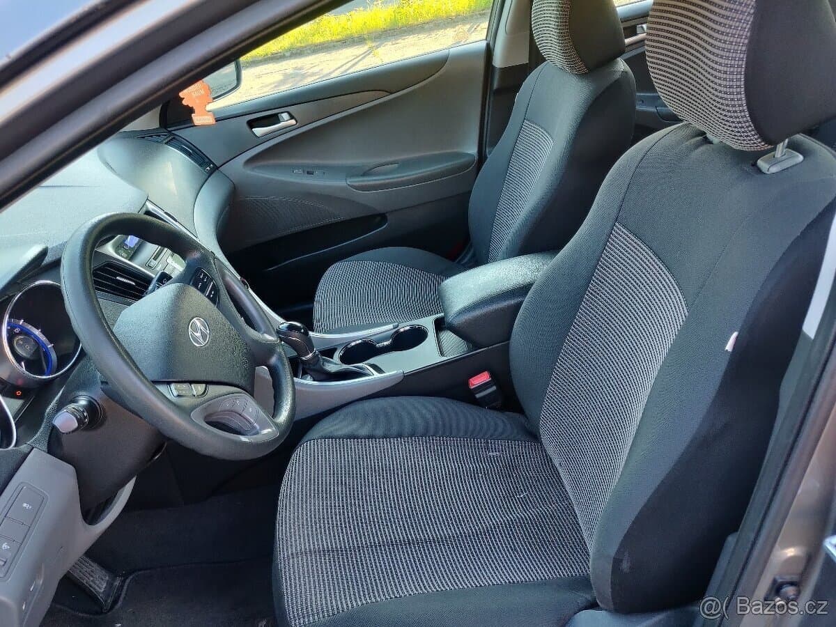 2010 Hyundai SONATA - 6