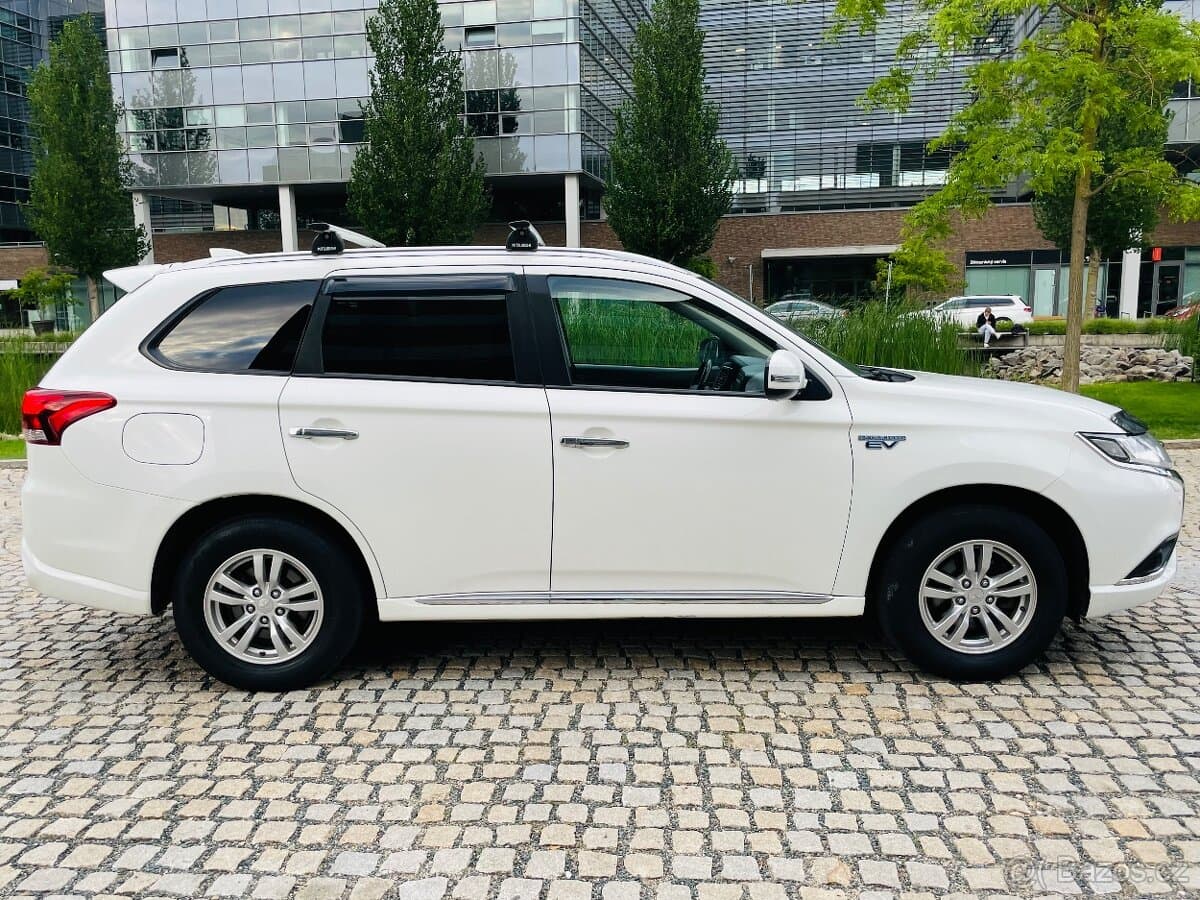 2020 Mitsubishi OUTLANDER - 6
