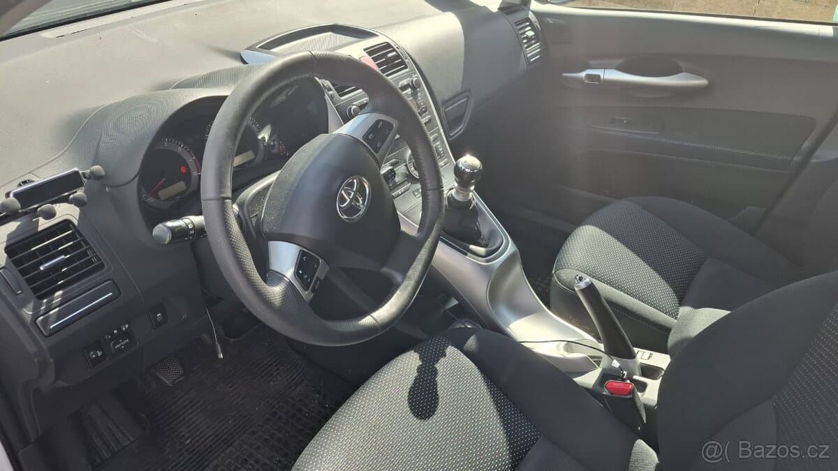 2012 Toyota AURIS - 6