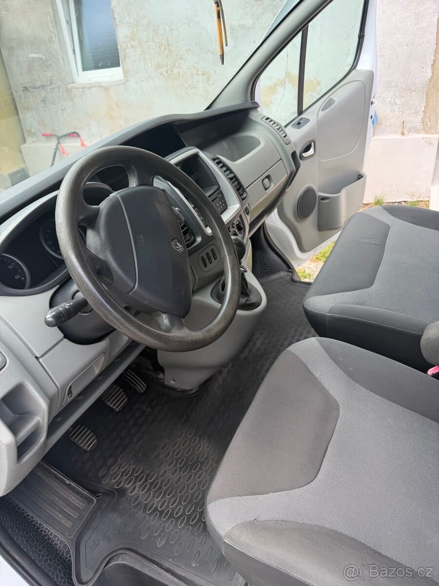 2011 Renault TRAFIC - 6