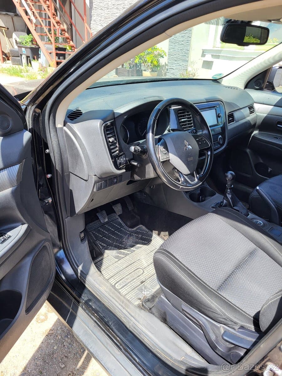 2016 Mitsubishi OUTLANDER - 6