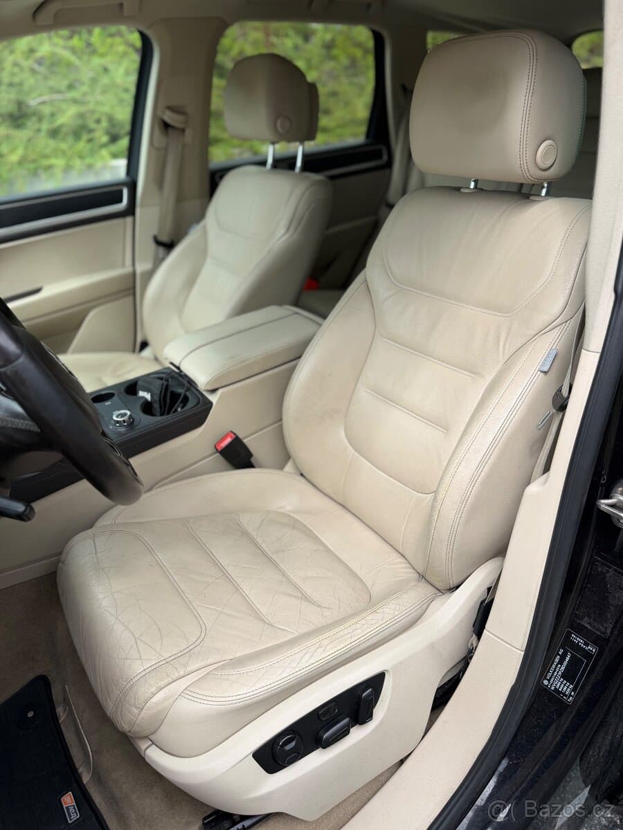 2011 Volkswagen TOUAREG - 6