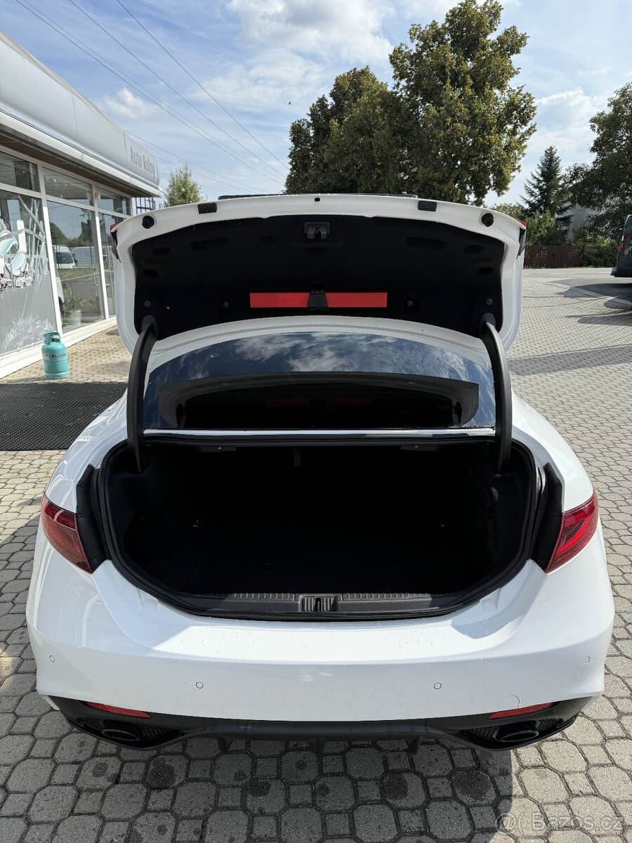 2022 Alfa Romeo GIULIA - 6