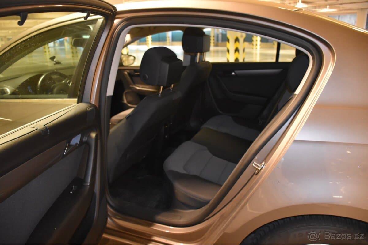2011 Volkswagen PASSAT - 6