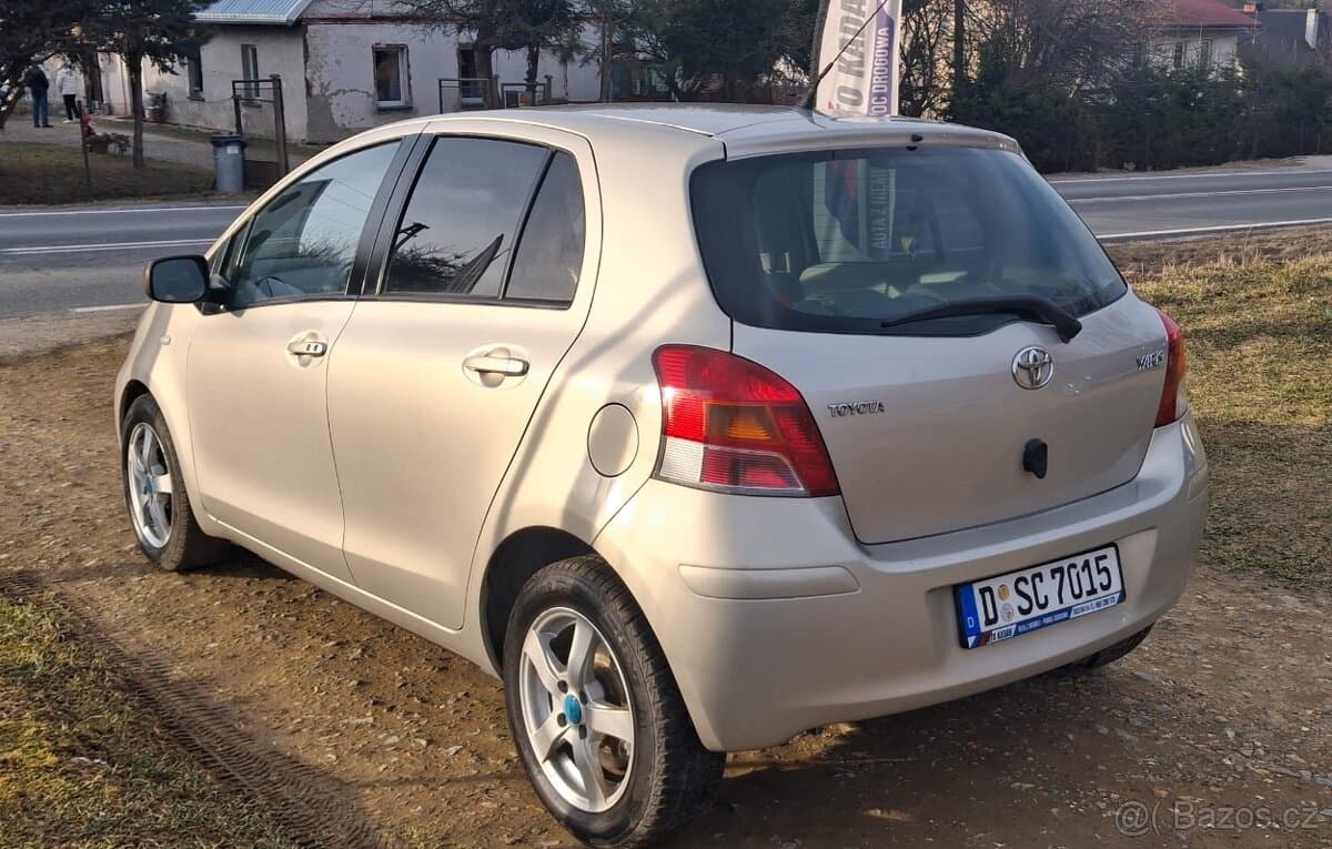 2010 Toyota YARIS - 6