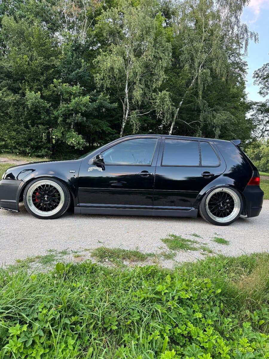 Volkswagen GOLF - 6