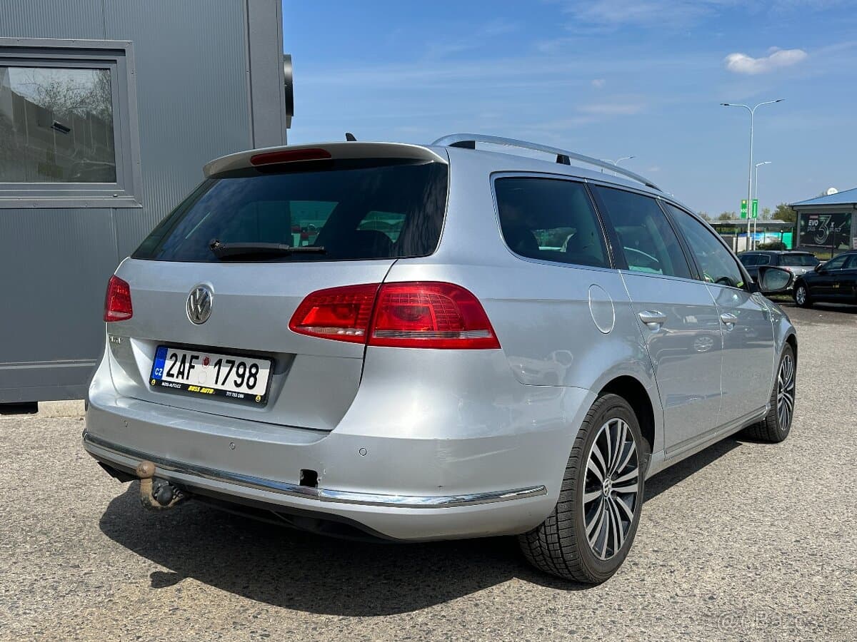 2011 Volkswagen PASSAT - 6
