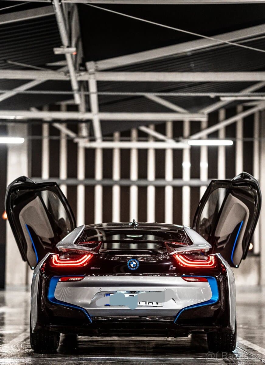 2017 BMW i8 - 6