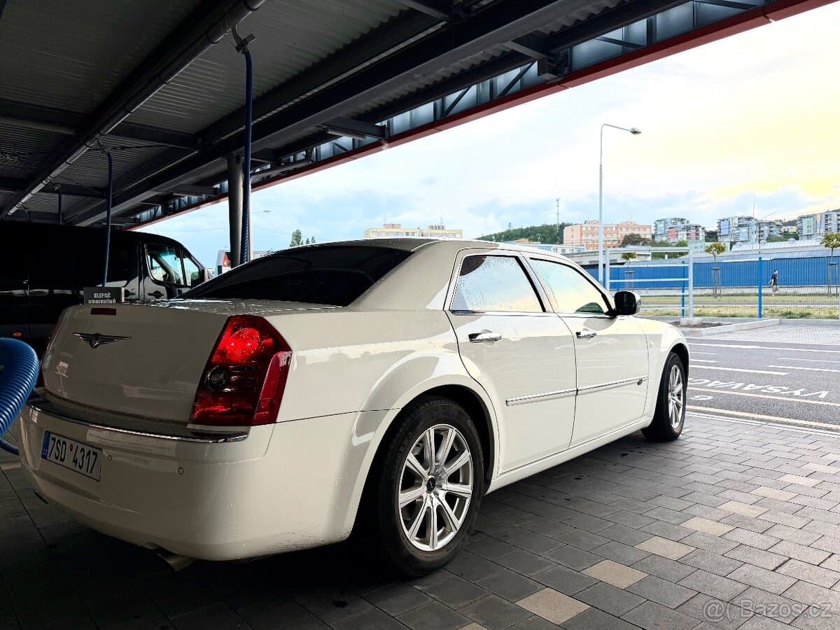 2010 Chrysler 300C - 6
