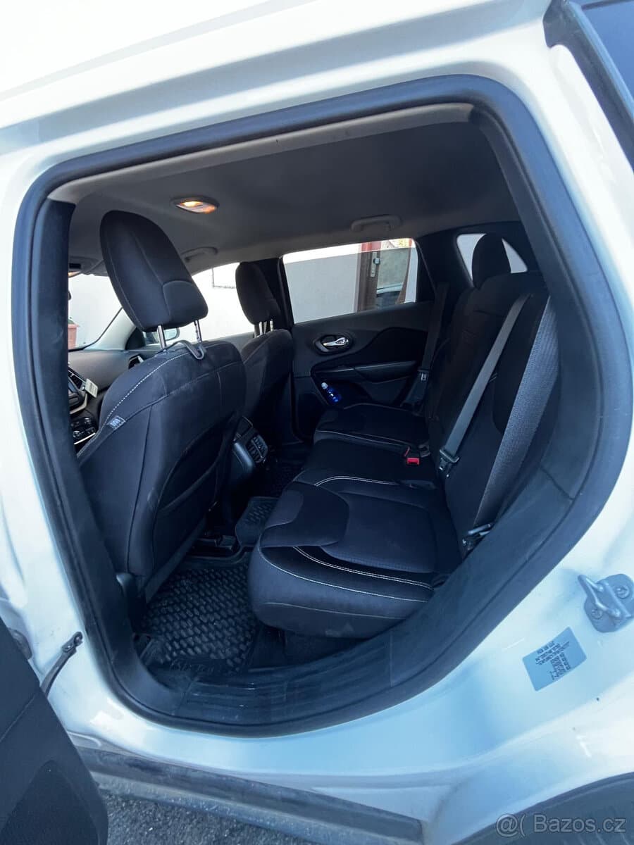 2015 Jeep CHEROKEE - 6