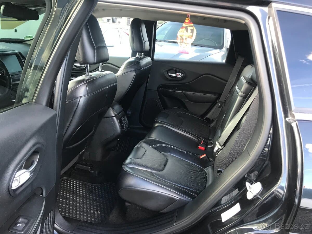 2015 Jeep CHEROKEE - 6
