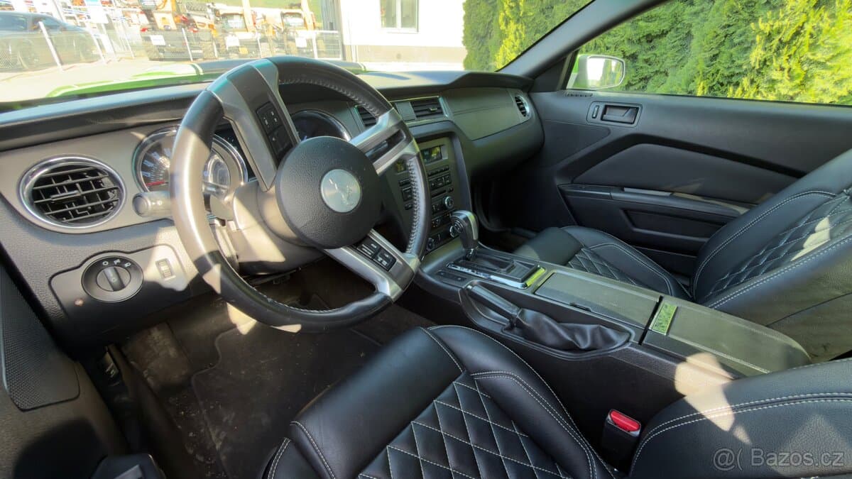 2013 Ford MUSTANG - 6