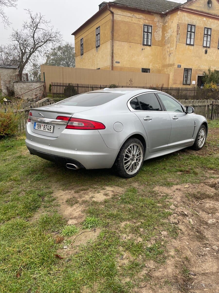 2011 Jaguar XF - 6