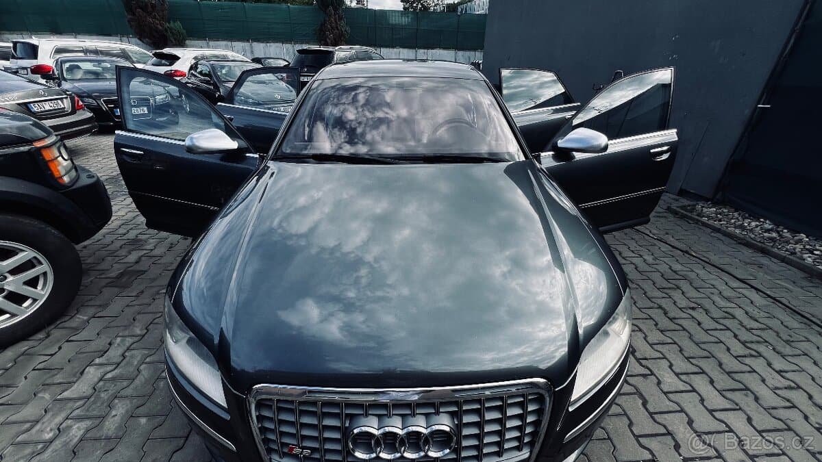 2008 Audi S8 - 6