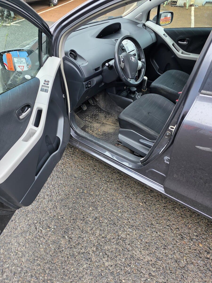 Toyota YARIS - 6