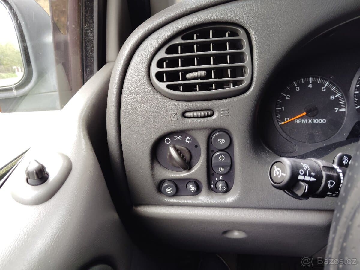2002 Chevrolet TRAILBLAZER - 6