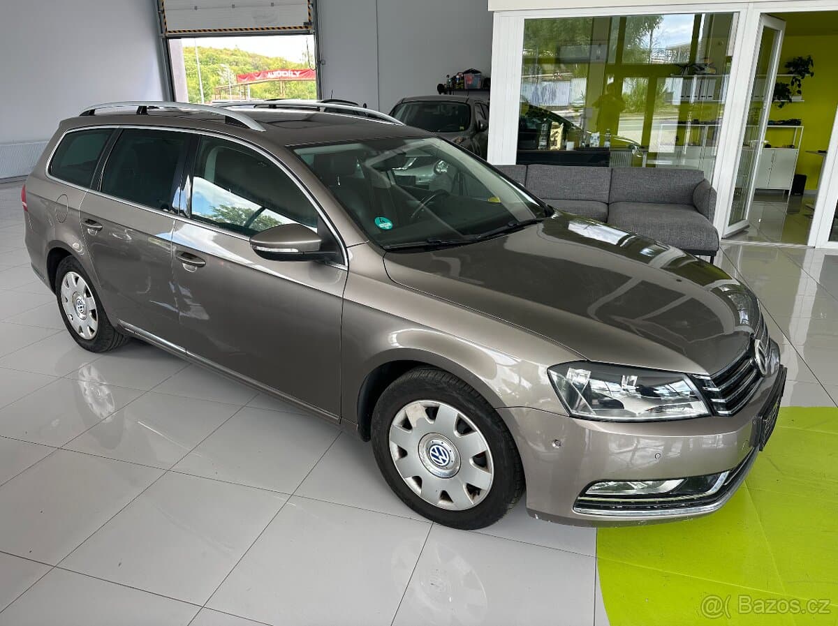 2011 Volkswagen PASSAT - 6