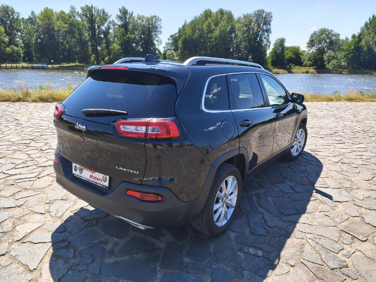 2017 Jeep CHEROKEE - 6