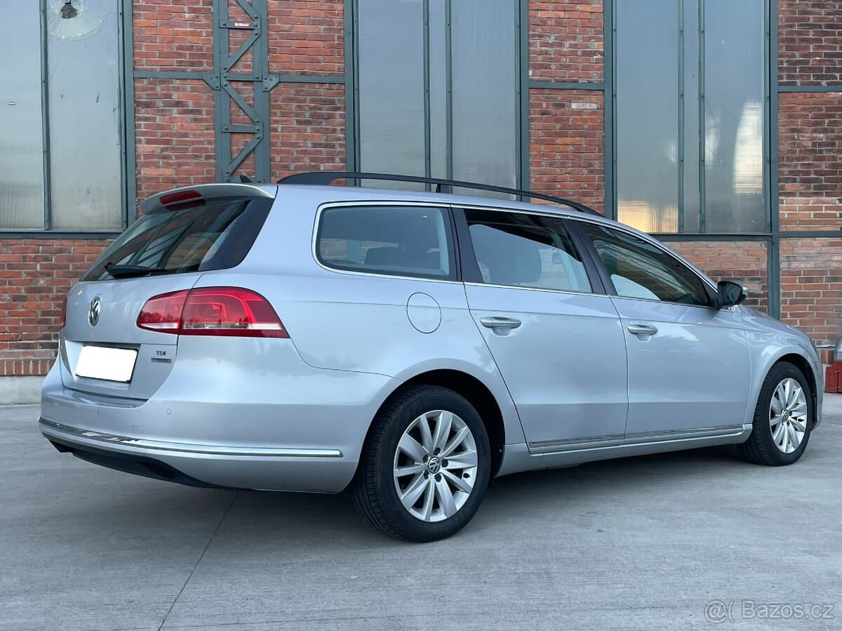 2011 Volkswagen PASSAT - 6