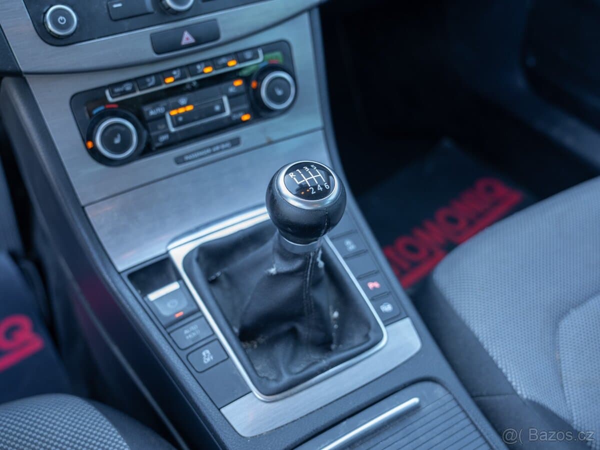2012 Volkswagen PASSAT - 6