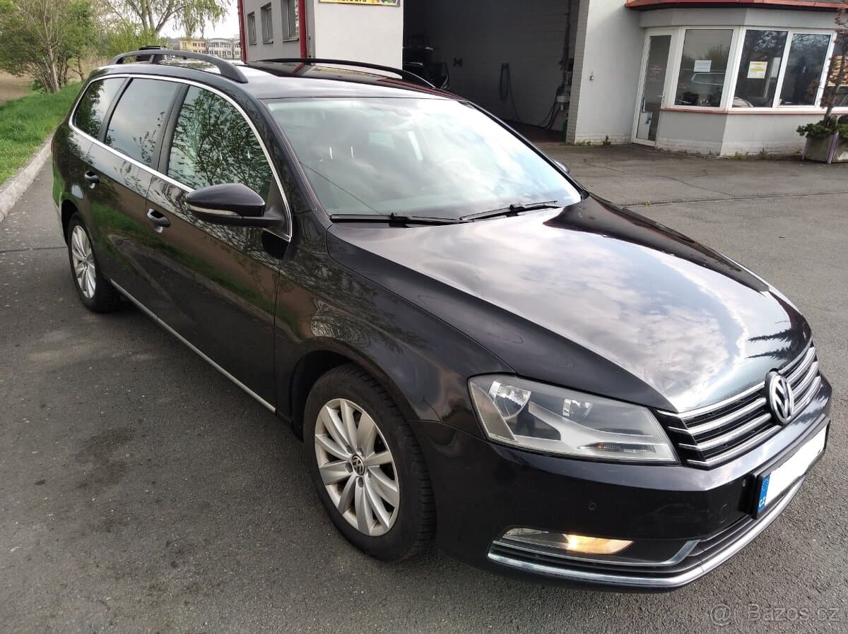 2011 Volkswagen PASSAT - 6