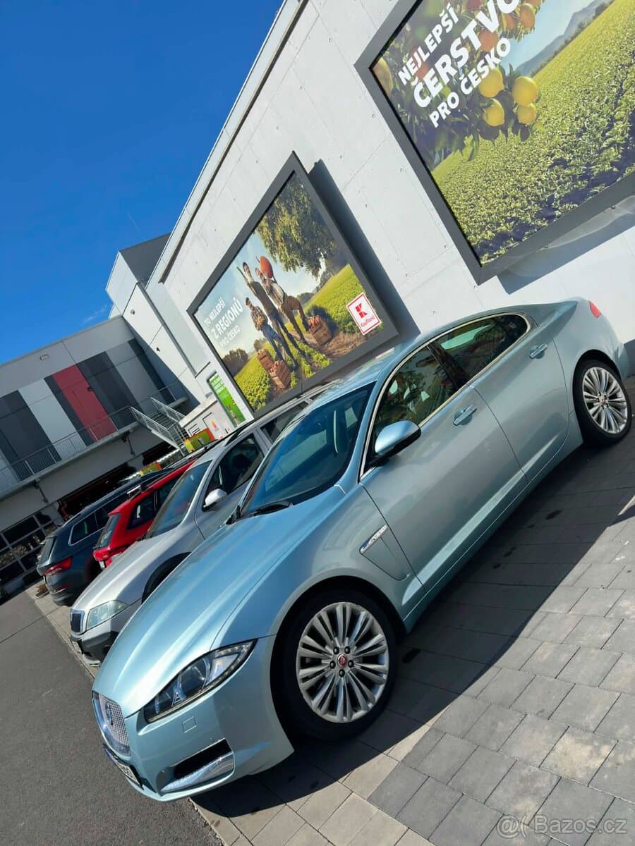 2012 Jaguar XF - 6