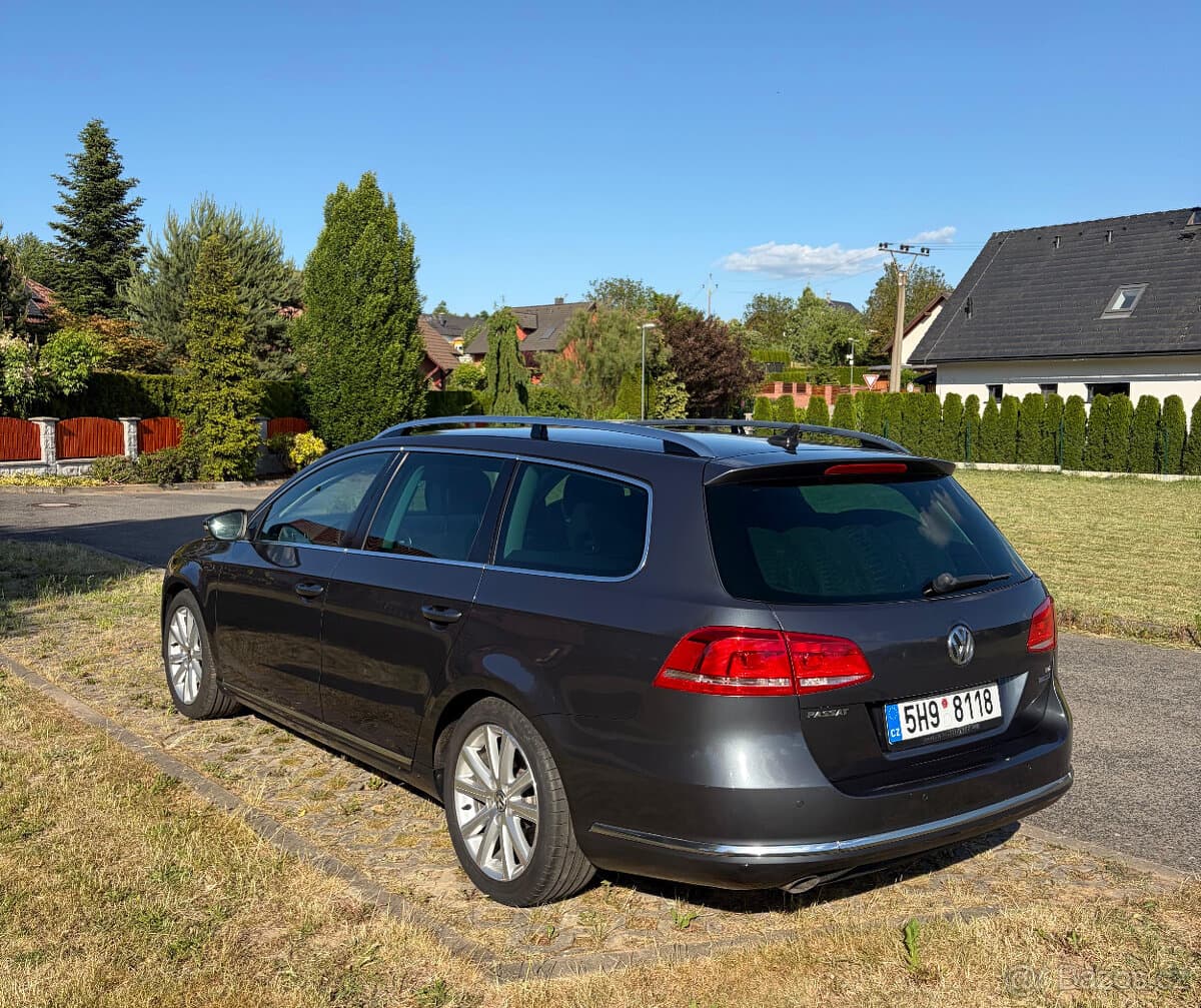 2011 Volkswagen PASSAT - 6