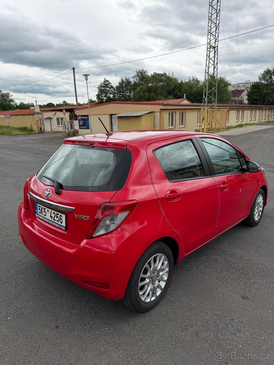 2011 Toyota YARIS - 6