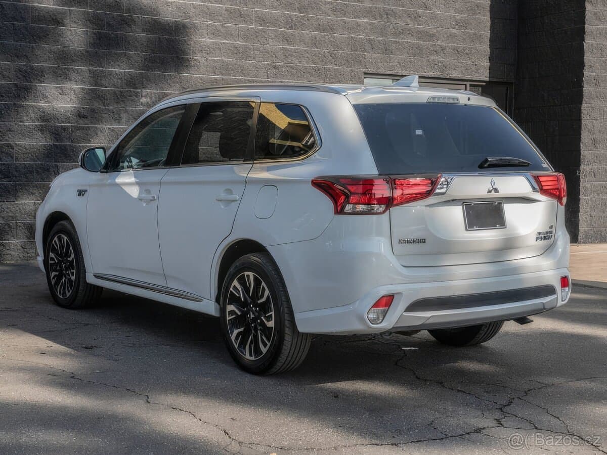 2018 Mitsubishi OUTLANDER - 6