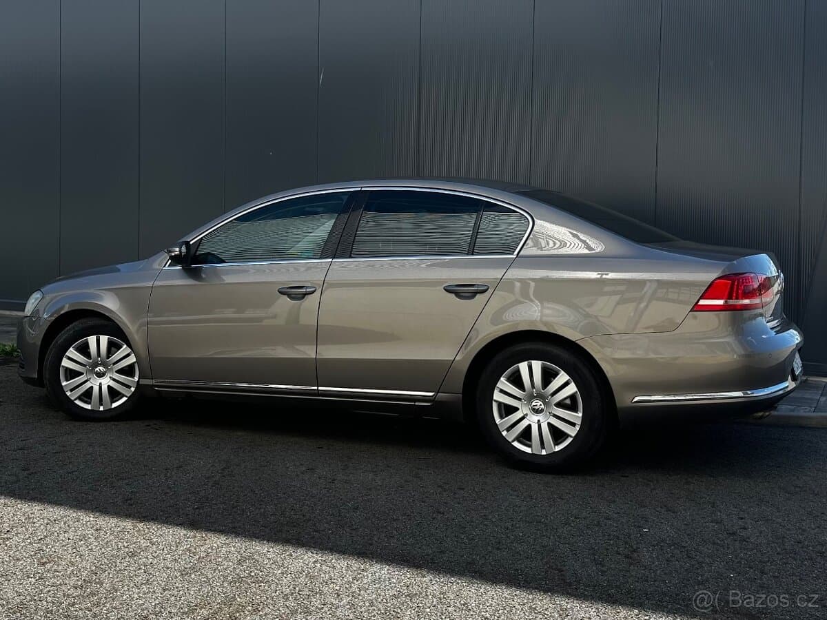2011 Volkswagen PASSAT - 6