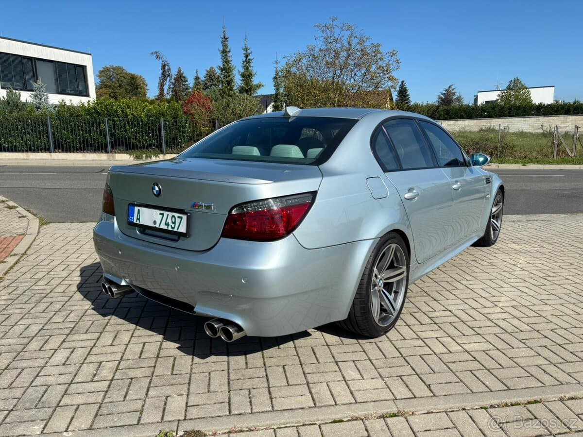 2005 BMW M5 - 6