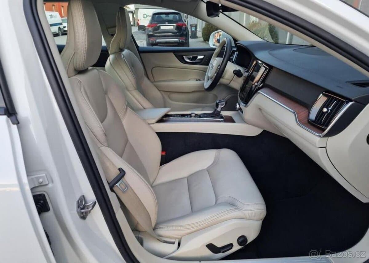 2019 Volvo V60 - 6