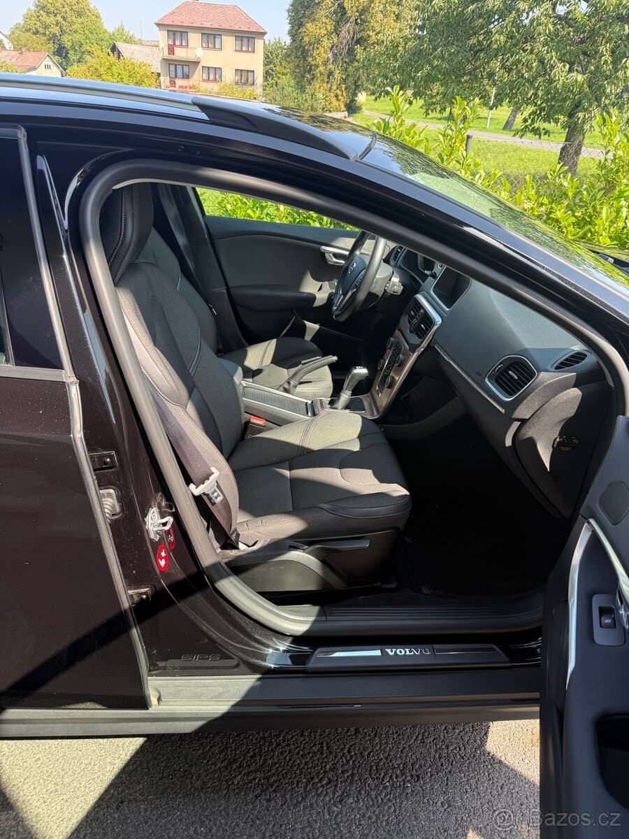 2018 Volvo V40 - 6
