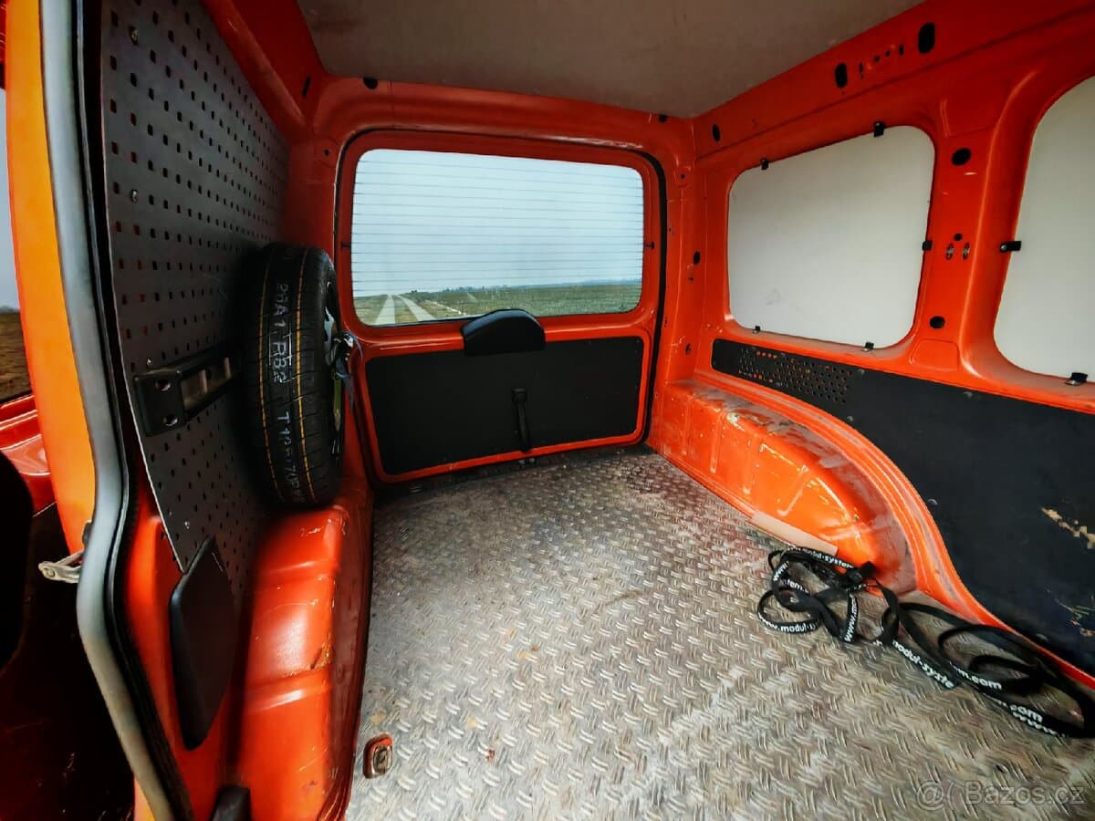 2011 Volkswagen CADDY - 6
