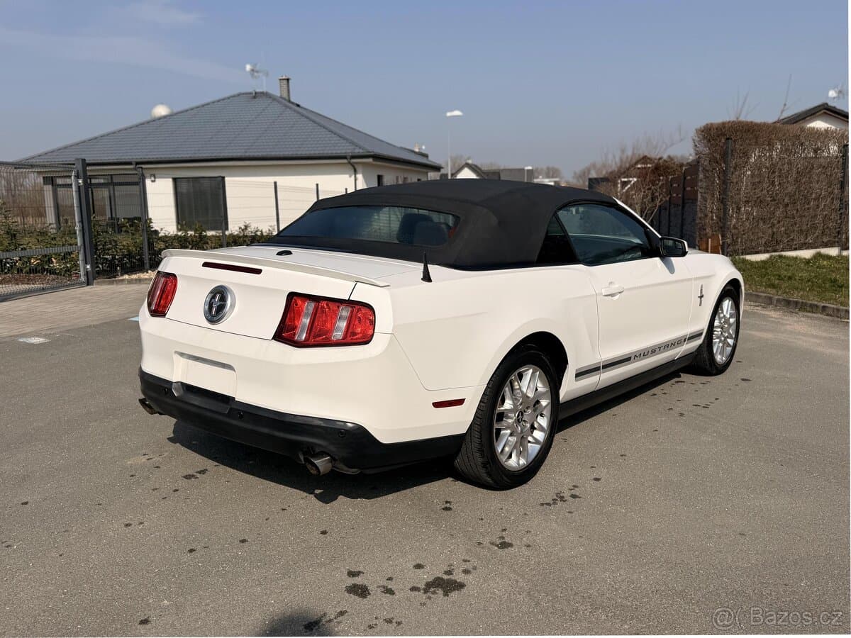 2012 Ford MUSTANG - 6