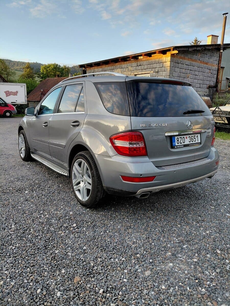 2011 Mercedes-Benz M-CLASS - 6