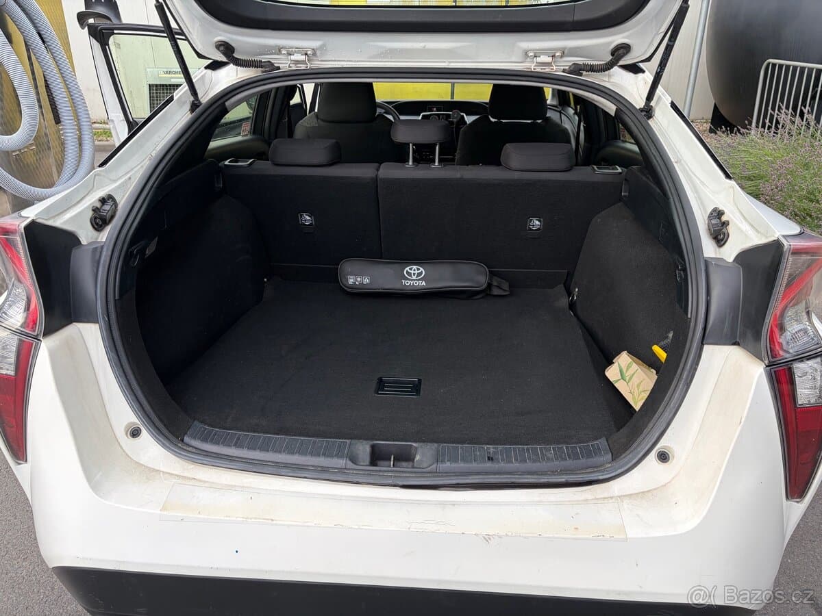 2018 Toyota PRIUS - 6