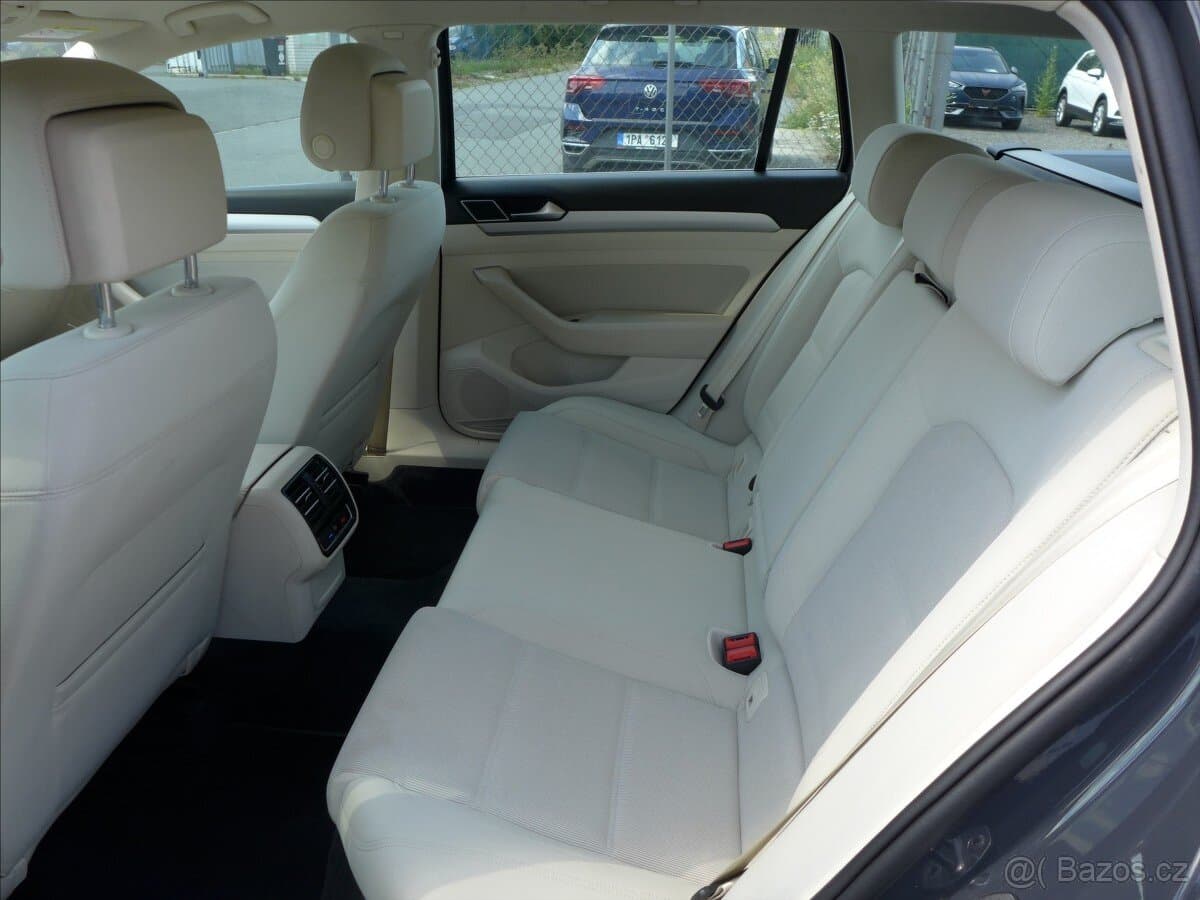 2015 Volkswagen PASSAT - 6