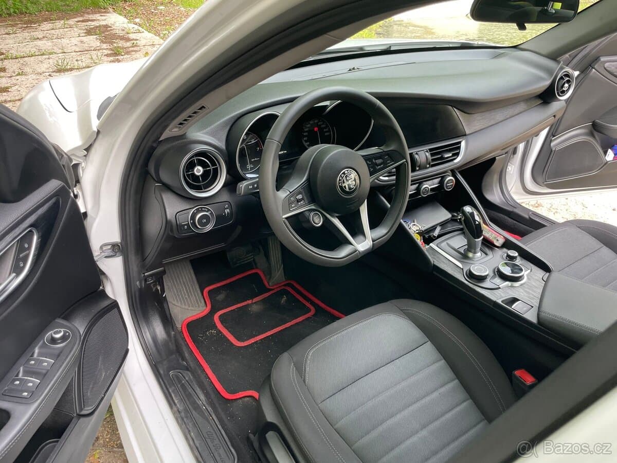 2019 Alfa Romeo GIULIA - 6