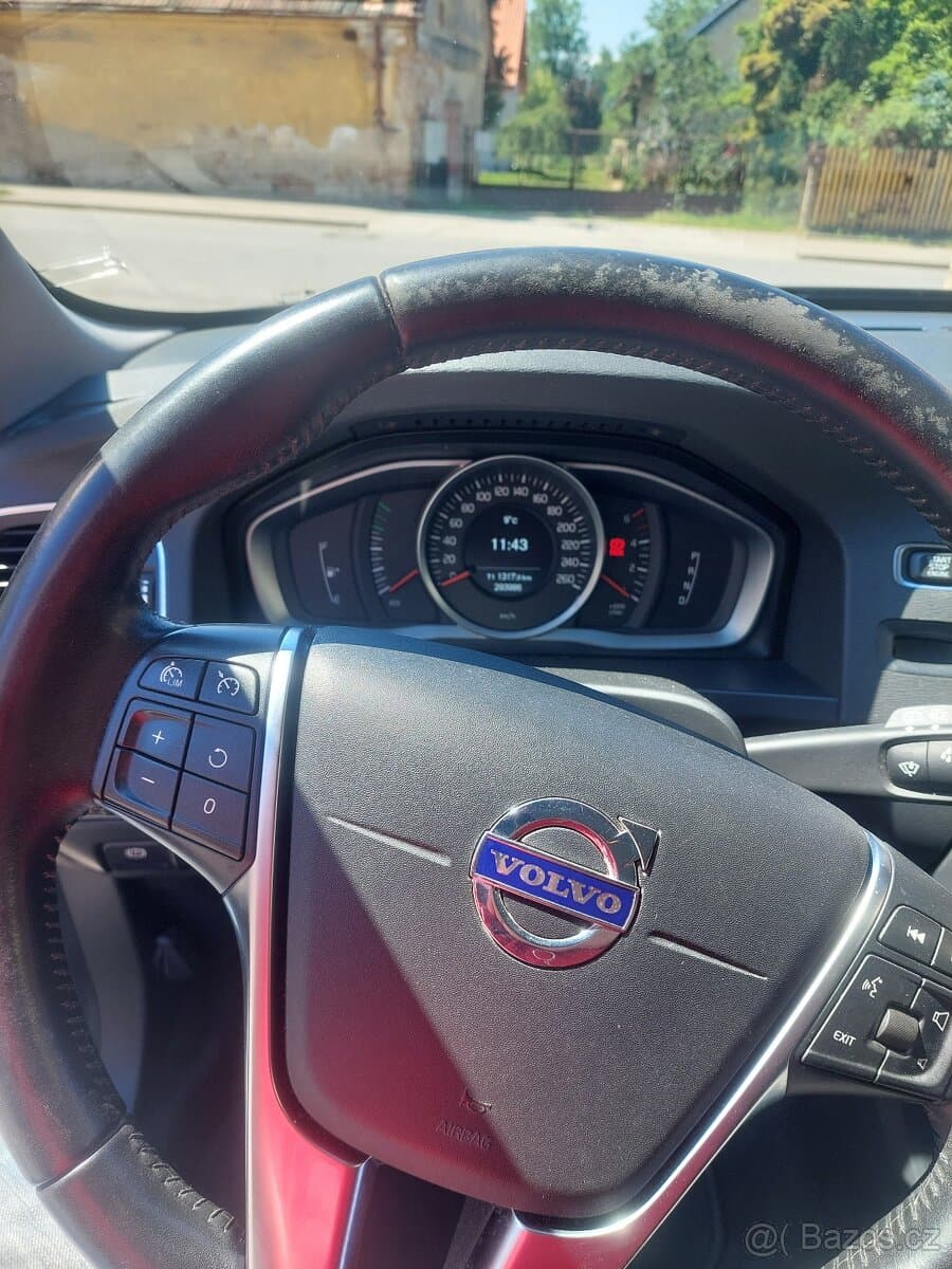2017 Volvo V60 - 6