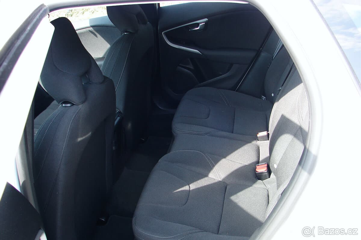 2018 Volvo V40 - 6